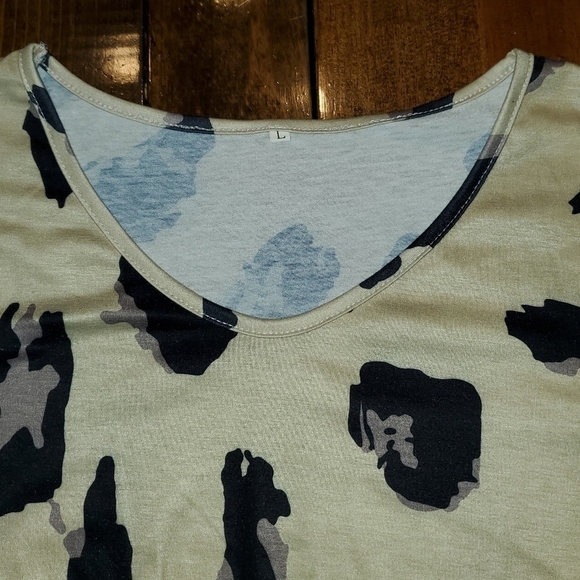 ANIMAL print long sleeve boutique top Large - Picture 7 of 8